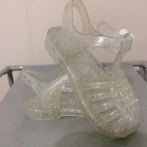 Clear with sparkles jelly closed toe sandles. Size 6 kids